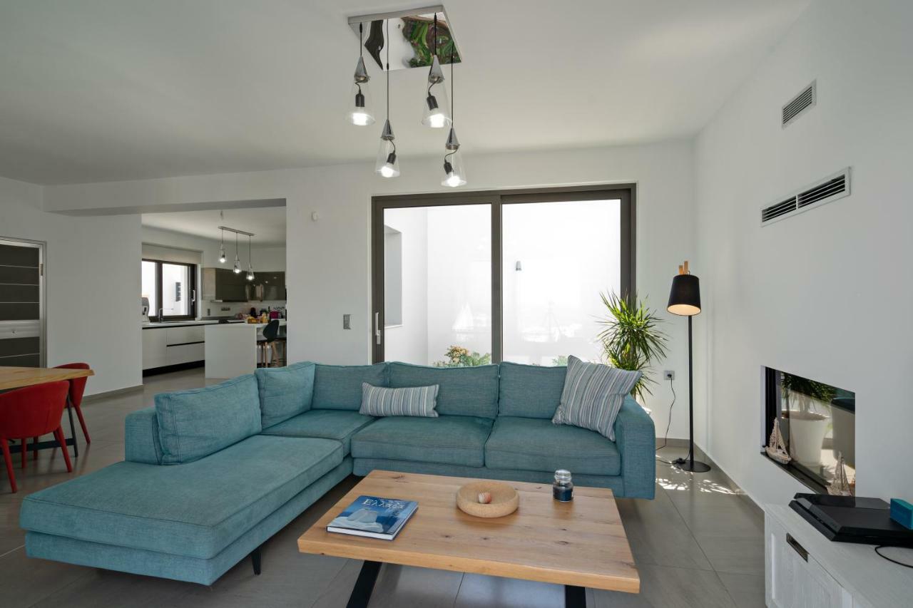 Eolia Iconic Villa, Walking Distance To The Beach, By Thinkvilla Pánormos Eksteriør billede